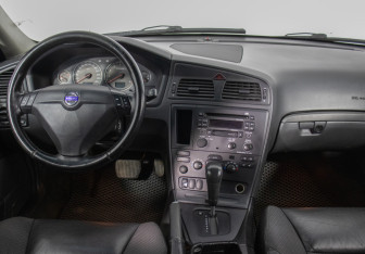 Подержанный автомобиль Volvo S60 2004 года (13 фото)
