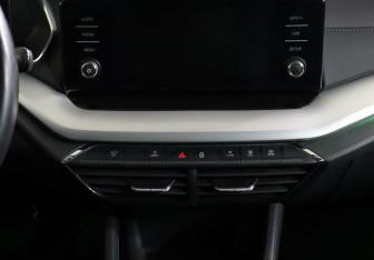 Подержанный автомобиль Skoda Octavia Liftback 2021 года (12 фото)