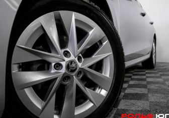 Подержанный автомобиль Skoda Octavia Liftback 2021 года (17 фото)