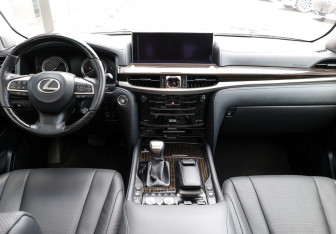 Подержанный автомобиль Lexus LX 2021 года (15 фото)