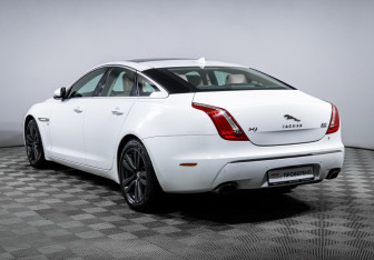 Подержанный автомобиль Jaguar XJ 2013 года (7 фото)