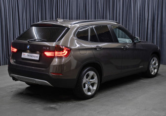 Подержанный автомобиль BMW X1 2013 года (5 фото)