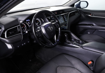 Подержанный автомобиль Toyota Camry Sedan 2020 года (15 фото)