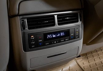 Подержанный автомобиль Lexus LX 2014 года (28 фото)