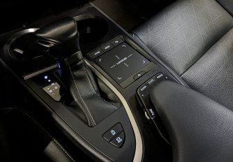 Подержанный автомобиль Lexus UX 2018 года (28 фото)