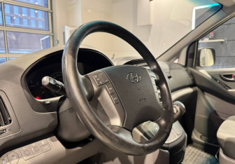 Подержанный автомобиль Hyundai H-1 2017 года (11 фото)