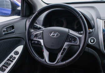 Подержанный автомобиль Hyundai Solaris Sedan 2011 года (15 фото)