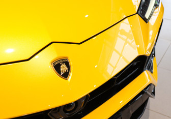 Подержанный автомобиль Lamborghini Urus 2022 года (37 фото)