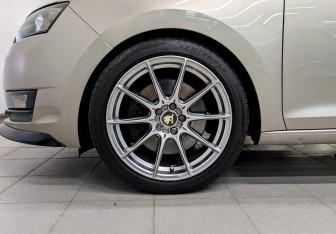 Подержанный автомобиль Skoda Rapid Liftback 2018 года (19 фото)