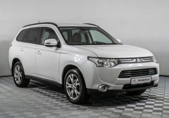Подержанный автомобиль Mitsubishi Outlander 2013 года (3 фото)