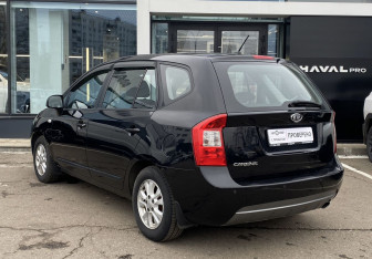 Подержанный автомобиль Kia Carens 2011 года (7 фото)