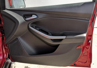 Подержанный автомобиль Ford Focus Hatchback 2012 года (24 фото)