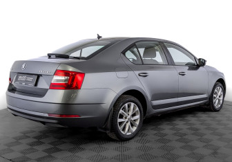 Подержанный автомобиль Skoda Octavia Liftback 2019 года (5 фото)