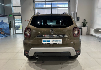 Подержанный автомобиль Renault Duster 2021 года (5 фото)
