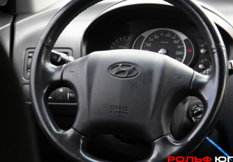 Подержанный автомобиль Hyundai Tucson 2006 года (13 фото)