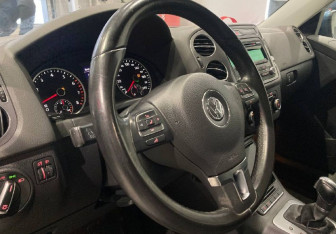 Подержанный автомобиль Volkswagen Tiguan 2012 года (15 фото)