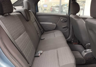 Подержанный автомобиль Renault Logan Sedan 2011 года (11 фото)