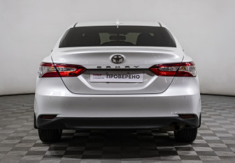 Подержанный автомобиль Toyota Camry Sedan 2021 года (6 фото)