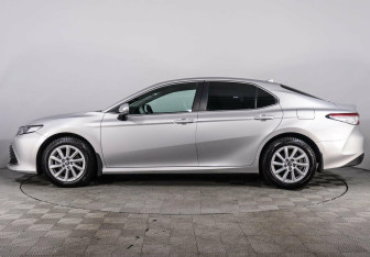 Подержанный автомобиль Toyota Camry Sedan 2021 года (3 фото)
