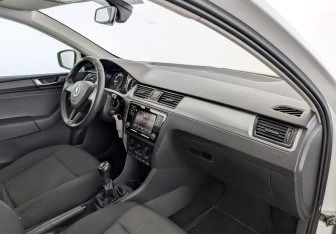 Подержанный автомобиль Skoda Rapid Liftback 2019 года (11 фото)