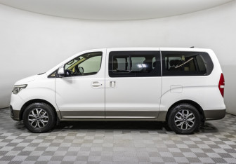 Подержанный автомобиль Hyundai H-1 2019 года (8 фото)