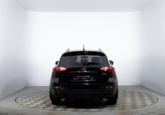 Подержанный автомобиль Infiniti EX 2011 года (6 фото)