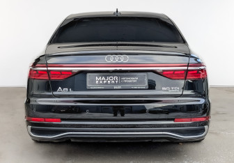 Подержанный автомобиль Audi A8 2023 года (6 фото)