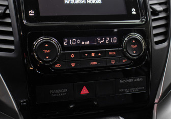 Подержанный автомобиль Mitsubishi Pajero Sport 2016 года (19 фото)