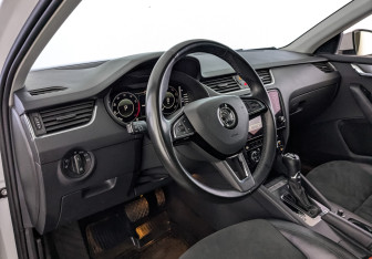 Подержанный автомобиль Skoda Octavia Liftback 2019 года (15 фото)