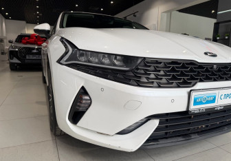 Подержанный автомобиль Kia K5 2021 года (8 фото)