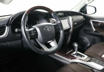 Подержанный автомобиль Toyota Fortuner 2018 года (7 фото)