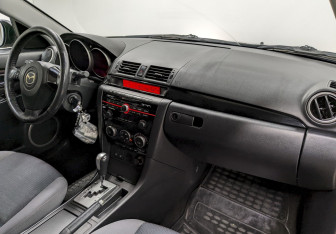 Подержанный автомобиль Mazda 3 Hatchback 2008 года (19 фото)