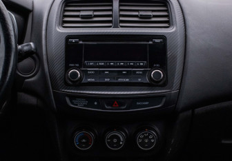 Подержанный автомобиль Mitsubishi ASX 2014 года (14 фото)