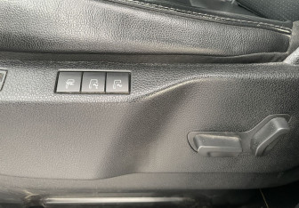 Подержанный автомобиль Peugeot Traveller 2018 года (18 фото)