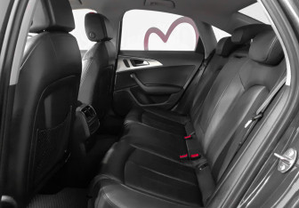 Подержанный автомобиль Audi A6 Sedan 2011 года (10 фото)