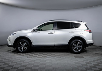 Подержанный автомобиль Toyota RAV4 2015 года (8 фото)