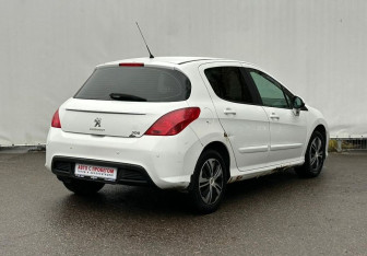 Подержанный автомобиль Peugeot 308 Hatchback 2011 года (5 фото)