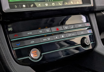 Подержанный автомобиль Jaguar F-Pace 2020 года (25 фото)