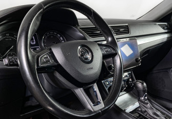 Подержанный автомобиль Skoda Superb Wagon 2020 года (14 фото)