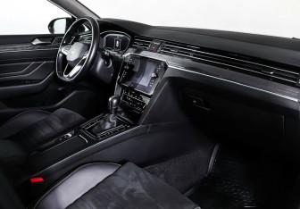 Подержанный автомобиль Volkswagen Passat Sedan 2021 года (9 фото)
