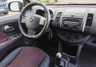 Подержанный автомобиль Nissan Note 2008 года (10 фото)