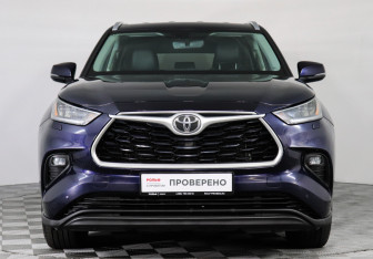 Подержанный автомобиль Toyota Highlander 2021 года (2 фото)