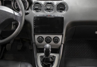 Подержанный автомобиль Peugeot 308 Hatchback 2010 года (15 фото)