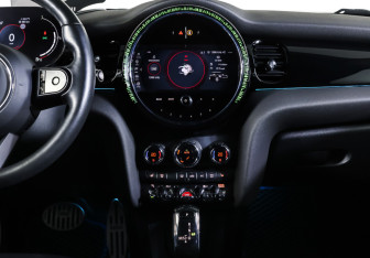 Подержанный автомобиль MINI Hatch 2021 года (14 фото)