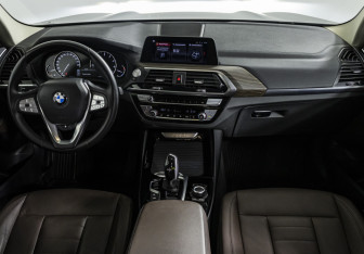 Подержанный автомобиль BMW X3 2020 года (12 фото)