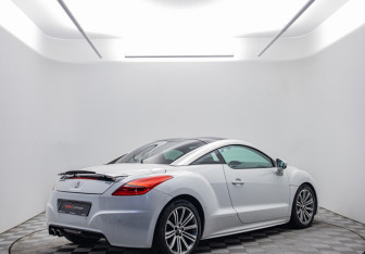 Подержанный автомобиль Peugeot RCZ 2011 года (5 фото)