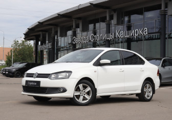 Подержанный автомобиль Volkswagen Polo Sedan 2012 года (16 фото)