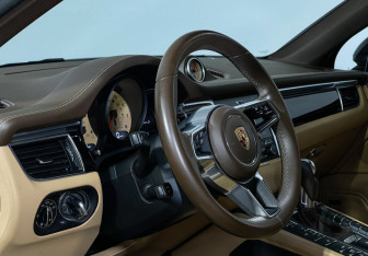 Подержанный автомобиль Porsche Macan 2017 года (13 фото)