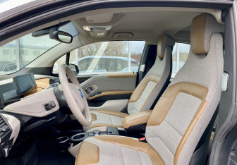 Подержанный автомобиль BMW i3 2017 года (21 фото)
