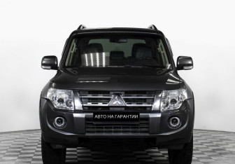 Подержанный автомобиль Mitsubishi Pajero 2013 года (2 фото)